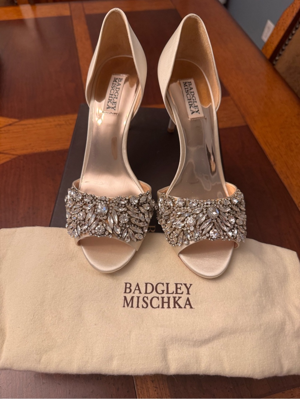 NWT Badgley Mischka Hanson Women's Ivory Jeweled Peep-Toe Pumps - Size 8.5